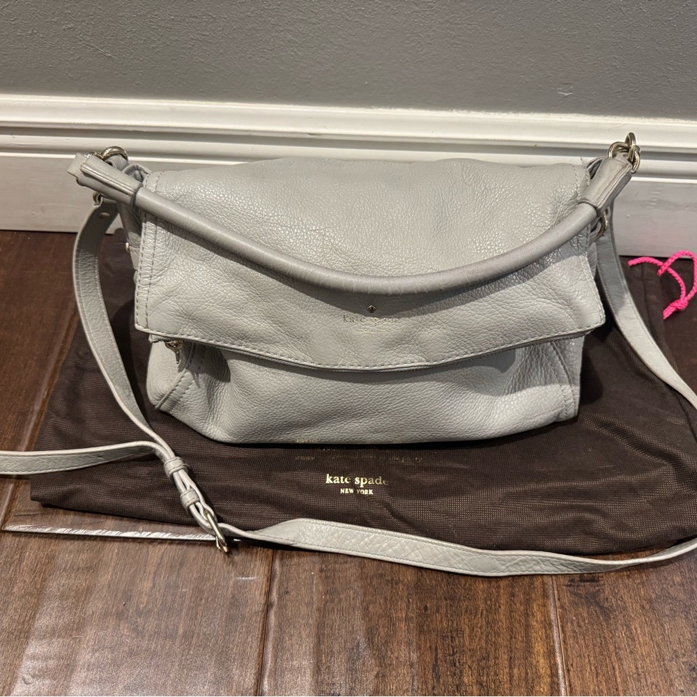 Kate Spade Cobble Hill Gray Shoulder Bag with Slouchy Design
